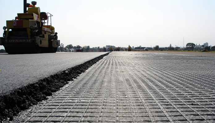 HUESKER HaTelit asphalt reinforcement installation image