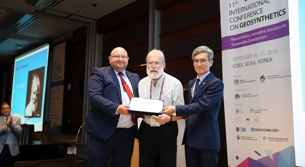 I-CORP Ian Peggs Receives IGS Recognition