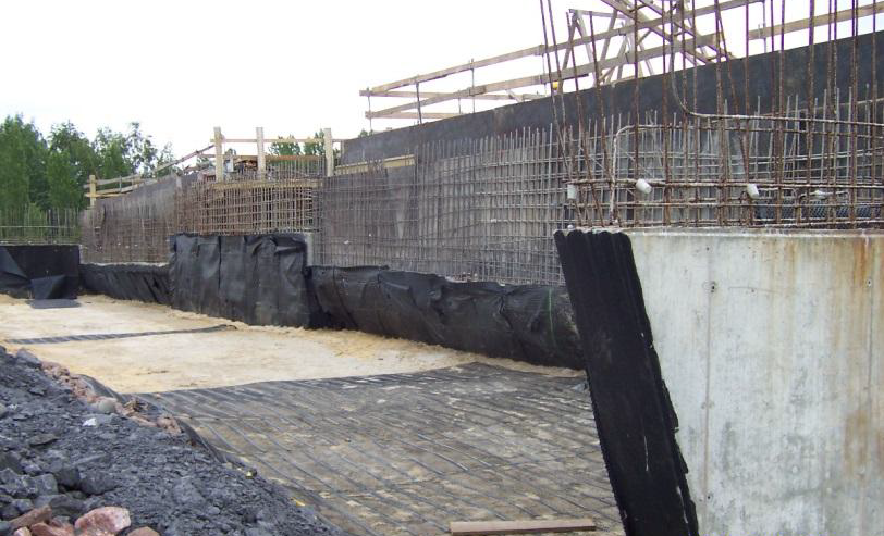 Photo of uniaxial geogrids with bridge abutments from Polish project