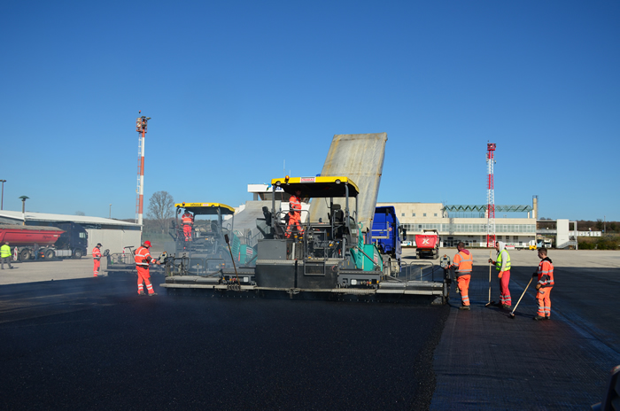 Pula Airport - Installation of asphalt layer atop geosynthetic reinforcement