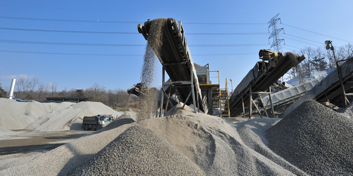 photo of aggregate production, which has a high relative sustainability cost in construction